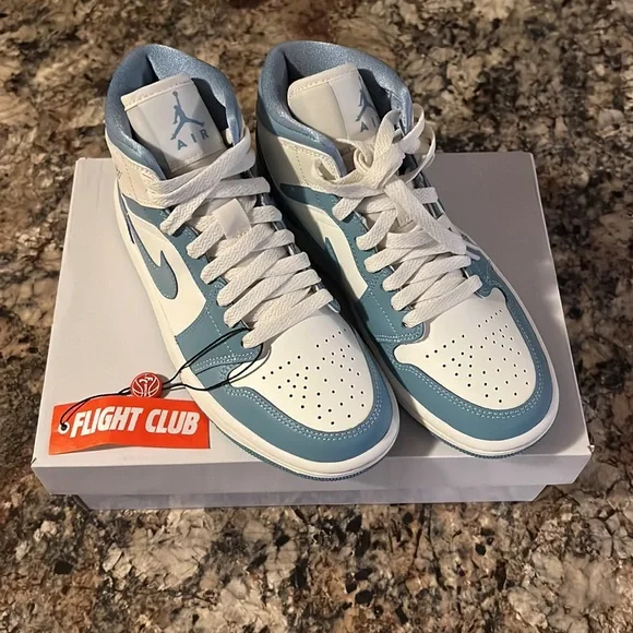 Women's Air Jordan Mid “University Blue”